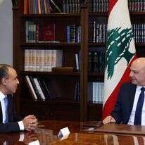 נשיא לבנון ג'וזף עאון ושגריר מצרים בפגישה בביירות | EPA