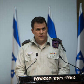 סא"ל (מיל') יהונתן קונריקוס, לשעבר דובר צה"ל לתקשורת הזרה | Lt. Col. Jonathan Conricus, IDF Spokesperson for Foreign Media delivers a statement to the press regarding the Hezbollah tunnels at the Lebanon-Israel border, at the Kneeset, the Israeli parliament in Jerusalem on December 19, 2018. Photo by Hadas Parush/Flash90 *** Local Caption *** éåðúï
ãåáø öä"ì
áùôä
àðâìéú
ãåáø
ùôä æøä
çæáàììä
îðäøåú סא"ל (מיל') יהונתן קונריקוס, לשעבר דובר צה"ל לתקשורת הזרה | Lt. Col. Jonathan Conricus, IDF Spokesperson for Foreign Media delivers a statement to the press regarding the Hezbollah tunnels at the Lebanon-Israel border, at the Kneeset, the Israeli parliament in Jerusalem on December 19, 2018. Photo by Hadas Parush/Flash90 *** Local Caption *** éåðúï
ãåáø öä"ì
áùôä
àðâìéú
ãåáø
ùôä æøä
çæáàììä
îðäøåú