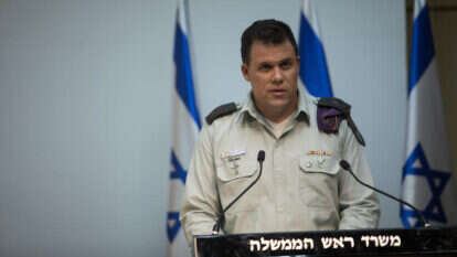 סא"ל (מיל') יהונתן קונריקוס, לשעבר דובר צה"ל לתקשורת הזרה | Lt. Col. Jonathan Conricus, IDF Spokesperson for Foreign Media delivers a statement to the press regarding the Hezbollah tunnels at the Lebanon-Israel border, at the Kneeset, the Israeli parliament in Jerusalem on December 19, 2018. Photo by Hadas Parush/Flash90 *** Local Caption *** éåðúï
ãåáø öä"ì
áùôä
àðâìéú
ãåáø
ùôä æøä
çæáàììä
îðäøåú