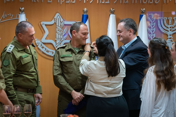הפרקליט הצבאי הראשי, איתי אופיר, מקבל את דרגות האלוף בעת כניסתו לתפקיד | דובר צה"ל הפרקליט הצבאי הראשי, איתי אופיר, מקבל את דרגות האלוף בעת כניסתו לתפקיד | דובר צה"ל