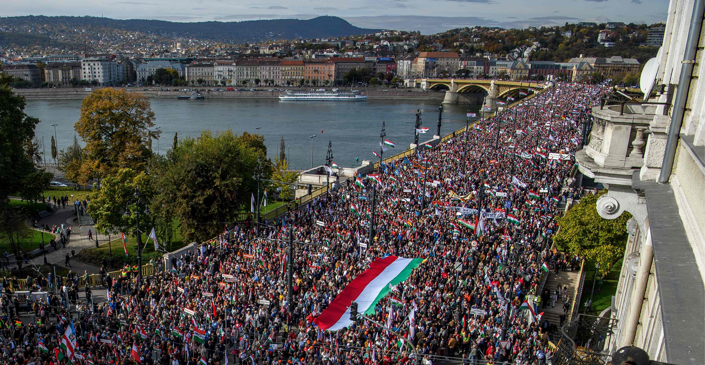 "היהודים ההונגרים פטריוטים". מצעד השלום השנתי בבודפשט  לציון סיום הכיבוש הסובייטי | איי.אף.פי
