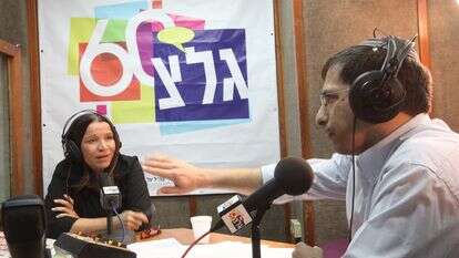 אורי אורבך ושלי יחימוביץ' באולפן גל"צ, שלימים נקרא על שם אורבך ז"ל, אוקטובר 2010 | יוסי אלוני אורי אורבך ושלי יחימוביץ' באולפן גל"צ, שלימים נקרא על שם אורבך ז"ל, אוקטובר 2010 | יוסי אלוני