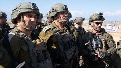 הרמטכ"ל אייל זמיר (מימין) בתרגיל ברמת הגולן, השבוע | דובר צה"ל הרמטכ"ל אייל זמיר (מימין) בתרגיל ברמת הגולן, השבוע | דובר צה"ל