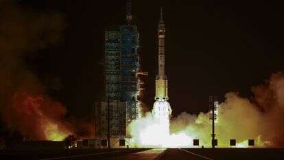 שיגור החללית המאוישת שנג'ואו 21 בסוף אוקטובר | EPA שיגור החללית המאוישת שנג'ואו 21 בסוף אוקטובר | EPA