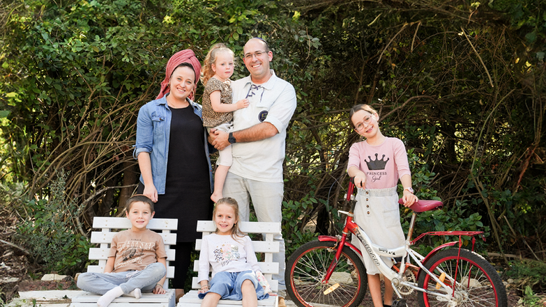 נדלן משפחת נבוז'וני דף הבית | אייל מרגולין, ג'יני