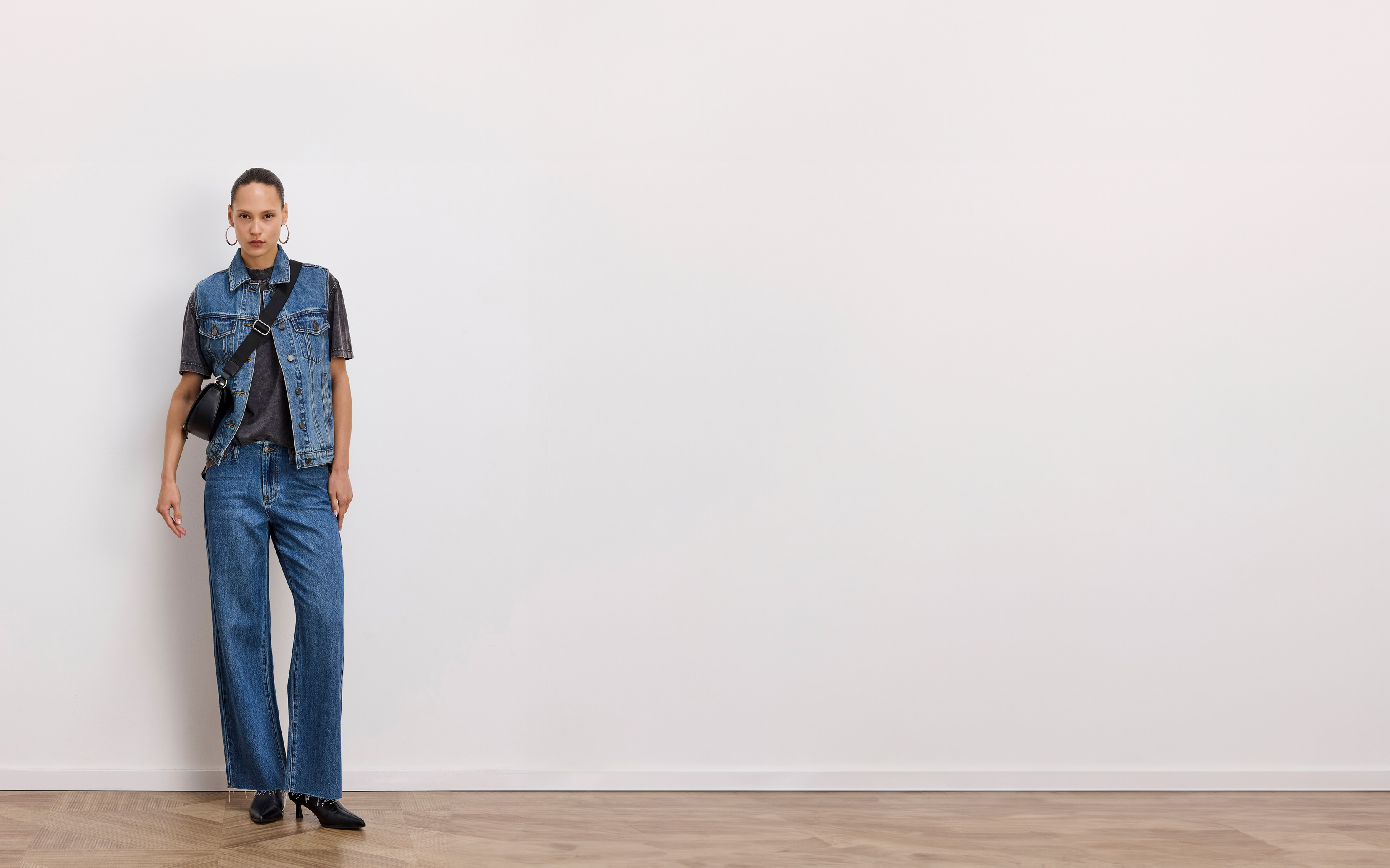 כחול עמוק | דור שרון