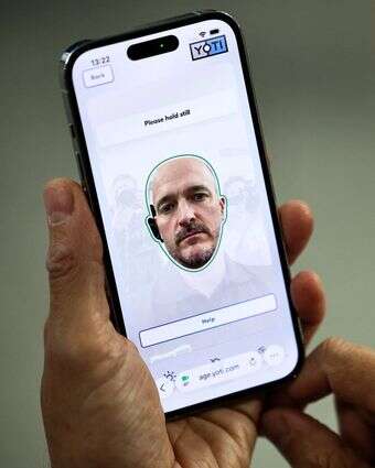 זיהוי גיל בסלפי | AFP