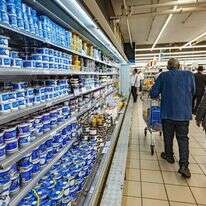 מדף מוצרי חלב באושר עד | יונתן זינדל / פלאש 90