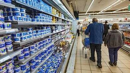 מדף מוצרי חלב באושר עד | יונתן זינדל / פלאש 90 מדף מוצרי חלב באושר עד | יונתן זינדל / פלאש 90