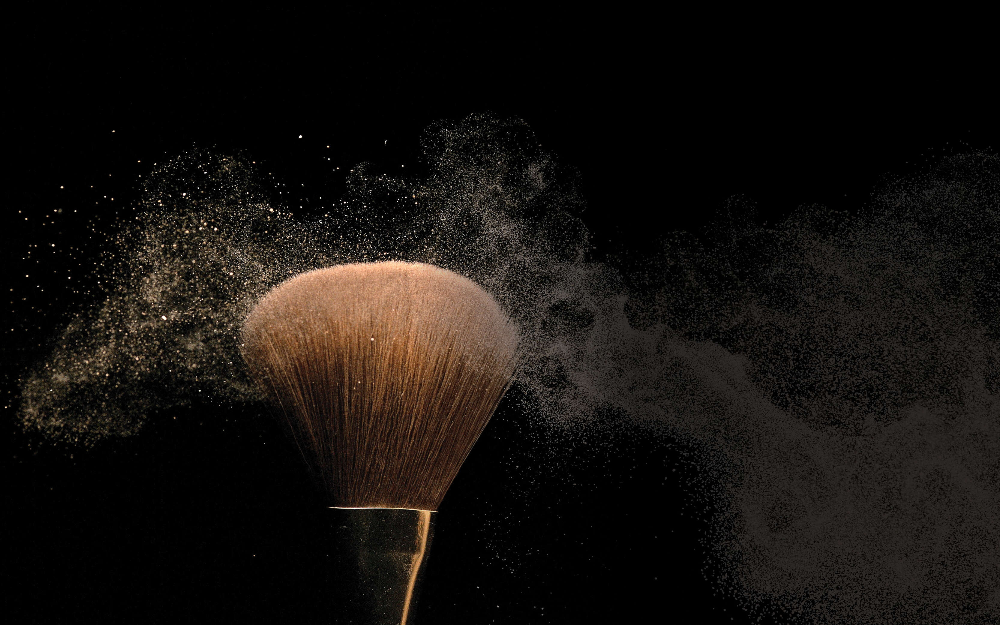 האיפור השקט | שאטרסטוק