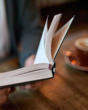 קריאת ספר | שאטרסטוק