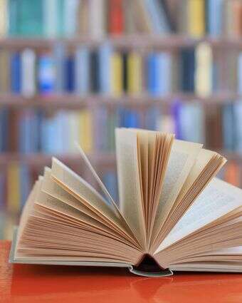 קריאת ספר | שאטרסטוק