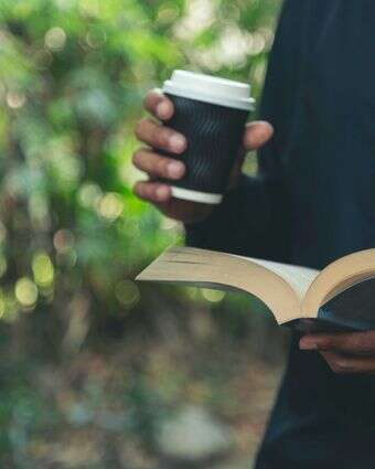 קריאת ספר | שאטרסטוק