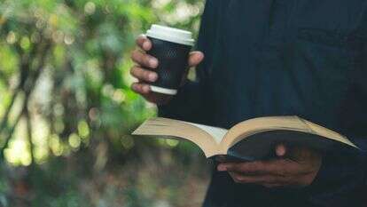 קריאת ספר | שאטרסטוק