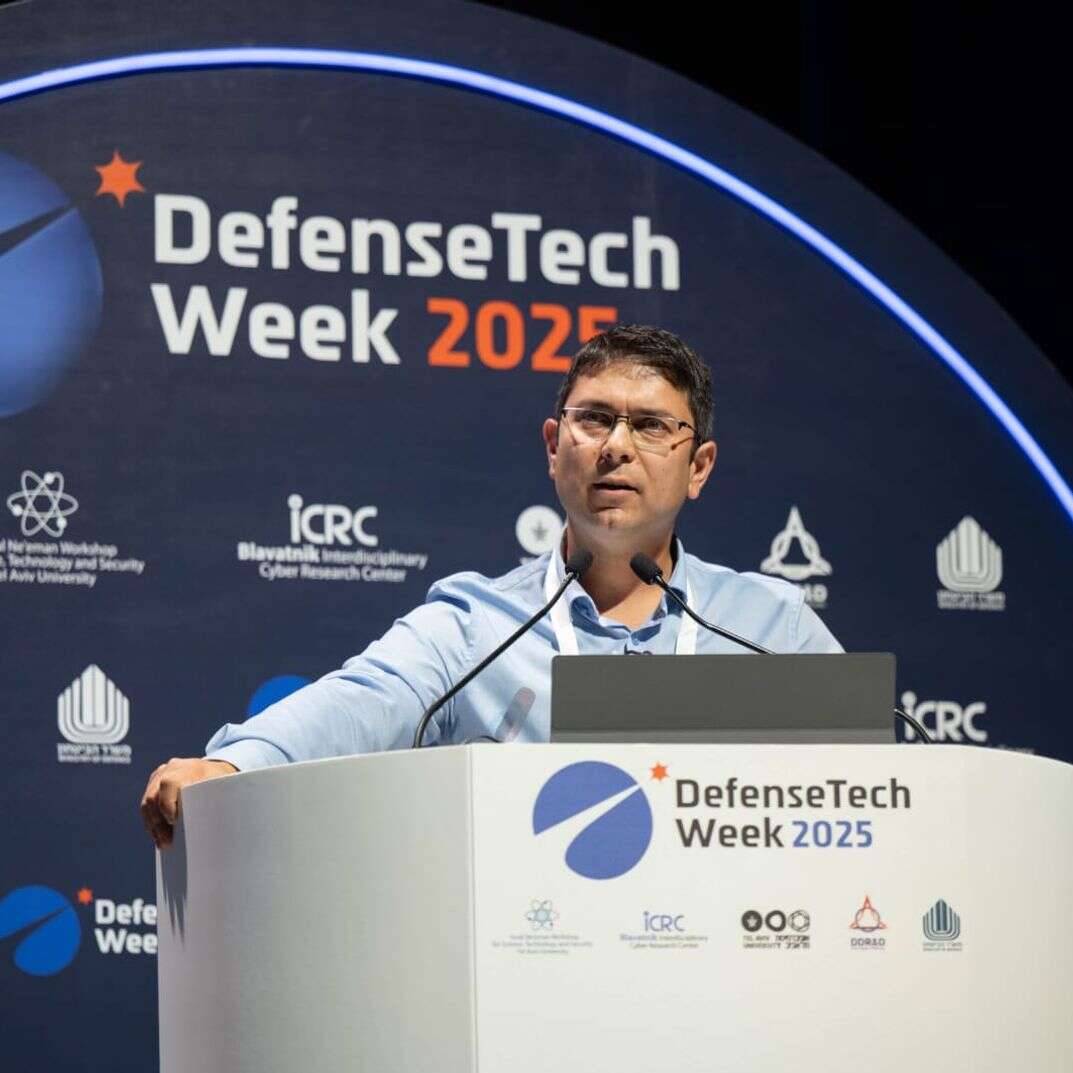 ראש מנהלת AI ואוטונומיה במפא״ת במשרד הביטחון, ירון שריג, בכנס דיפנס-טק | משרד הביטחון