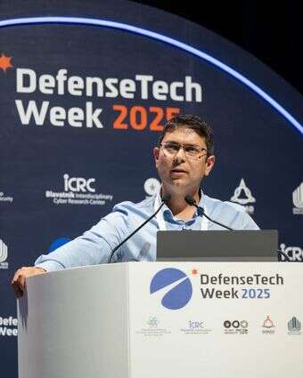 ראש מנהלת AI ואוטונומיה במפא״ת במשרד הביטחון, ירון שריג, בכנס דיפנס-טק | משרד הביטחון