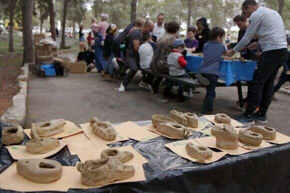 פעילויות לחנוכה | אמיל אלגם רשות העתיקות