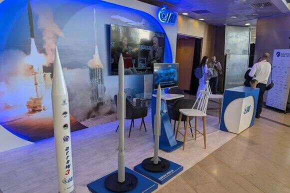 דוכן של התעשייה האווירית בתערוכה | ישראל שמאי