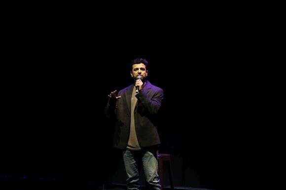 עמוס תמם במחזה "זינגר" | אור גפן