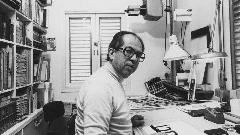 עמד בצומת שבין ישן לחדש. נרקיס בסטודיו שלו, 1985 | באדיבות המשפחה עמד בצומת שבין ישן לחדש. נרקיס בסטודיו שלו, 1985 | באדיבות המשפחה