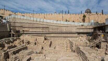 נדיר למצוא אתר כל־כך קטן שיש עליו כל־כך הרבה מחקרים ותיאוריות. חפירות בעיר דוד | יונתן זינדל, פלאש 90 נדיר למצוא אתר כל־כך קטן שיש עליו כל־כך הרבה מחקרים ותיאוריות. חפירות בעיר דוד | יונתן זינדל, פלאש 90