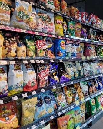 מעבר חטיפים בסופר במלזיה, אילוסטרציה | שאטרסטוק מעבר חטיפים בסופר במלזיה, אילוסטרציה | שאטרסטוק