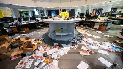 מפגינים פרו-פלסטינים פרצו למשרדי העיתון לה סטמפה | MAURIZIO BOSIO / AFP מפגינים פרו-פלסטינים פרצו למשרדי העיתון לה סטמפה | MAURIZIO BOSIO / AFP