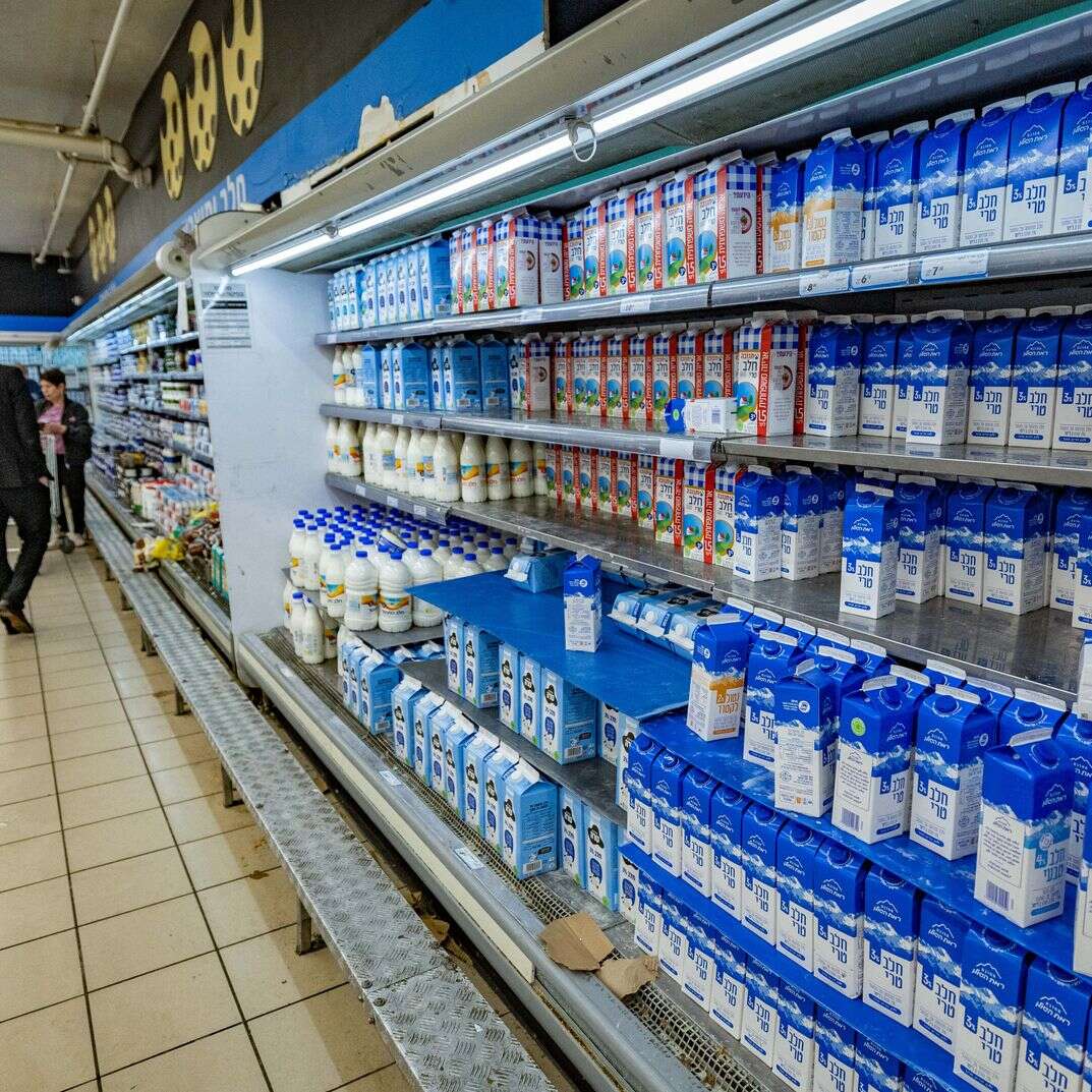 מוצרי חלב בסופר בישראל, 2025, אילוסטרציה | יונתן זינדל, פלאש 90