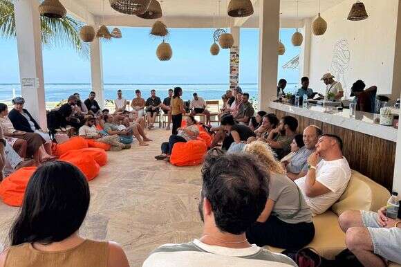 דווקא מעבר לים מצליחים לגעת בכאב. משתתפי המסע | באדיבות עמותת משפחה אחת דווקא מעבר לים מצליחים לגעת בכאב. משתתפי המסע | באדיבות עמותת משפחה אחת