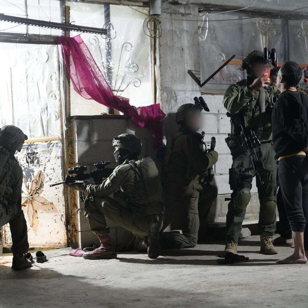 תמונות מרגעי המעצר בכפר בית ג׳ן שבדרום סוריה | דובר צה"ל תמונות מרגעי המעצר בכפר בית ג׳ן שבדרום סוריה | דובר צה"ל