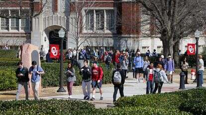 סטודנטים בקמפוס אוניברסיטת אוקלהומה | AP סטודנטים בקמפוס אוניברסיטת אוקלהומה | AP