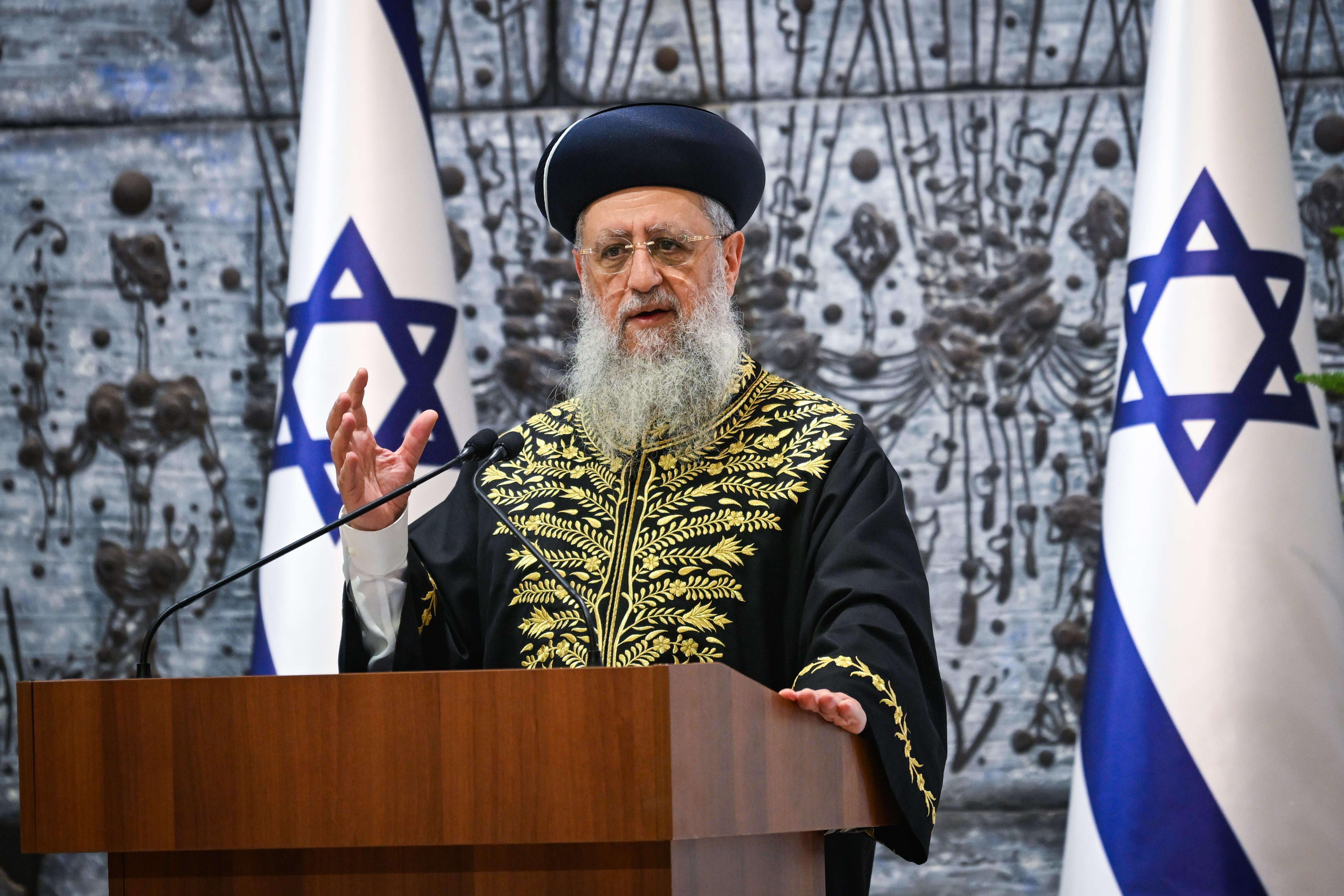 הרב הספרדי הראשי דוד יוסף נואם במהלך השבעה לדיינים חדשים בבית הדין הרבני | לייב אברמס - פלאש 90 הרב הספרדי הראשי דוד יוסף נואם במהלך השבעה לדיינים חדשים בבית הדין הרבני | לייב אברמס - פלאש 90