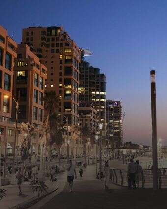 תל אביב בלילה | שאטרסטוק תל אביב בלילה | שאטרסטוק