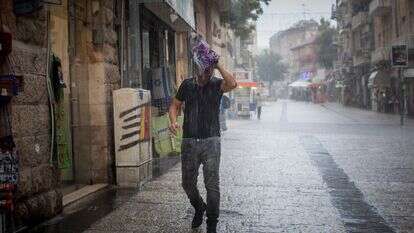 גשם בירושלים | יונתן זנדל / פלאש 90 גשם בירושלים | יונתן זנדל / פלאש 90