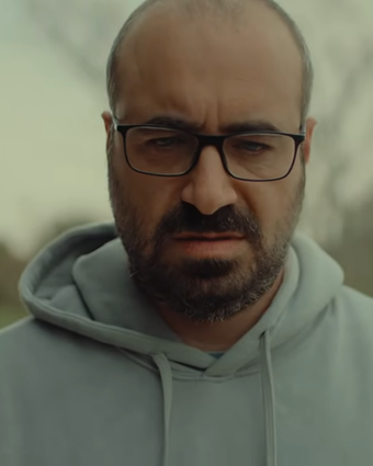 רועי כפרי בסדרה יקומות | רומן לינסקי- באדיבות כאן 11, יסמין טי וי רועי כפרי בסדרה יקומות | רומן לינסקי- באדיבות כאן 11, יסמין טי וי