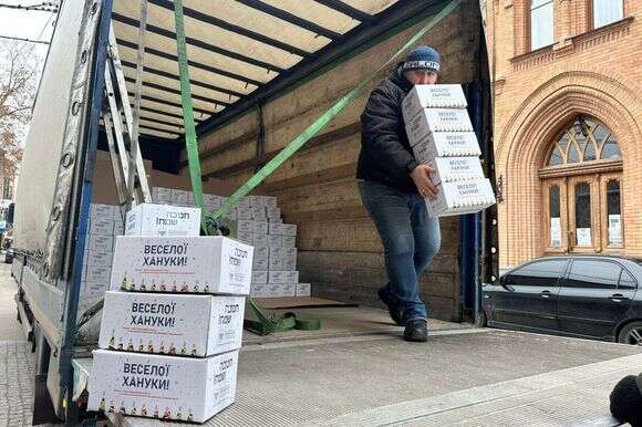 "סיירת חנוכה" המכינה חבילות עבור חיילים יהודים בצבא אוקראינה | פדרציית הקהילות היהודיות "סיירת חנוכה" המכינה חבילות עבור חיילים יהודים בצבא אוקראינה | פדרציית הקהילות היהודיות