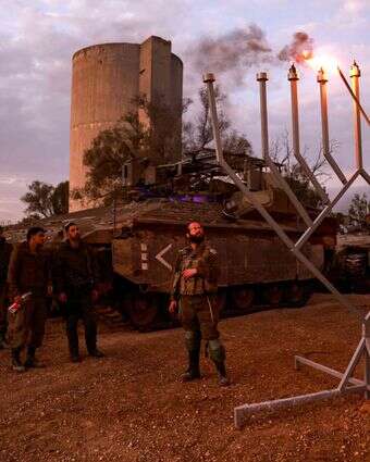 חיילי צה"ל מדליקים נרות חנוכה בעזה, 2023 | איי. אף. פי