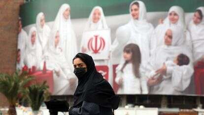 איראן – קמפיין בעד "האישה המוסלמית" | EPA/ABEDIN TAHERKENAREH איראן – קמפיין בעד "האישה המוסלמית" | EPA/ABEDIN TAHERKENAREH