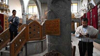 הנרי חמרה (מימין) בבית הכנסת פאראנג' בדמשק | AFP הנרי חמרה (מימין) בבית הכנסת פאראנג' בדמשק | AFP