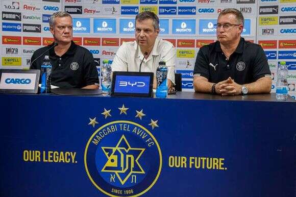 הנהלת מכבי תל אביב במסיבת עיתונאים, אחרי המתקפה על ביתו של מאמן הקבוצה ז'ארקו לאזטיץ' | יהושע יוסף, פלאש 90 הנהלת מכבי תל אביב במסיבת עיתונאים, אחרי המתקפה על ביתו של מאמן הקבוצה ז'ארקו לאזטיץ' | יהושע יוסף, פלאש 90