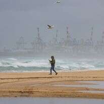 מזג אוויר סוער בחוף אשדוד, אמש | פלאש 90 מזג אוויר סוער בחוף אשדוד, אמש | פלאש 90