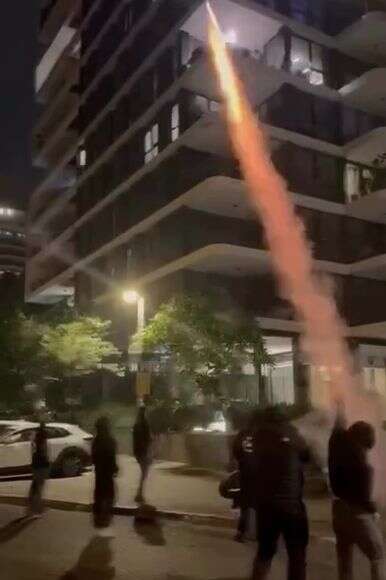 "מתקפת האוהדים" לעבר ביתו של לאזטיץ' | לפי סעיף 27א׳ לחוק זכויות יוצרים "מתקפת האוהדים" לעבר ביתו של לאזטיץ' | לפי סעיף 27א׳ לחוק זכויות יוצרים