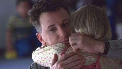 השחקן שון פן בסרט "קוראים לי סם", העוסק באב מוגבל בשכלו המגדל את בתו | באדיבות יס