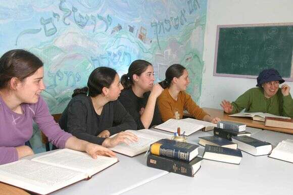 "תופעת יועצות ההלכה שיצרה המדרשה הועתקה לארה"ב". הרבנית חנה הנקין במדרשת נשמת, 2004 | מרים צחי "תופעת יועצות ההלכה שיצרה המדרשה הועתקה לארה"ב". הרבנית חנה הנקין במדרשת נשמת, 2004 | מרים צחי