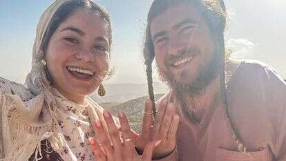 אביה לובר באירוסיה עם יהושע גילביץ | באדיבות המשפחה אביה לובר באירוסיה עם יהושע גילביץ | באדיבות המשפחה