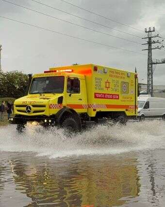 הצפות הסופה "ביירון" ביבנה | תיעוד מבצעי מד"א הצפות הסופה "ביירון" ביבנה | תיעוד מבצעי מד"א
