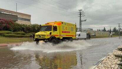 הצפות הסופה "ביירון" ביבנה | תיעוד מבצעי מד"א הצפות הסופה "ביירון" ביבנה | תיעוד מבצעי מד"א