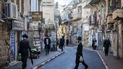 חרדים במאה שערים, השבוע. למצולמים אין קשר לנאמר בכתבה | חיים גולדברג, פלאש 90