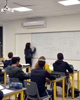 שיעור בכיתה | אילוסטרציה, למצולמים אין קשר לכתבה שיעור בכיתה | אילוסטרציה, למצולמים אין קשר לכתבה