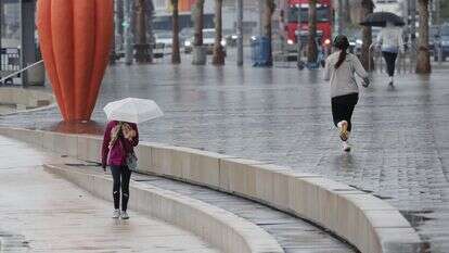 גשם בטיילת תל אביב | EPA